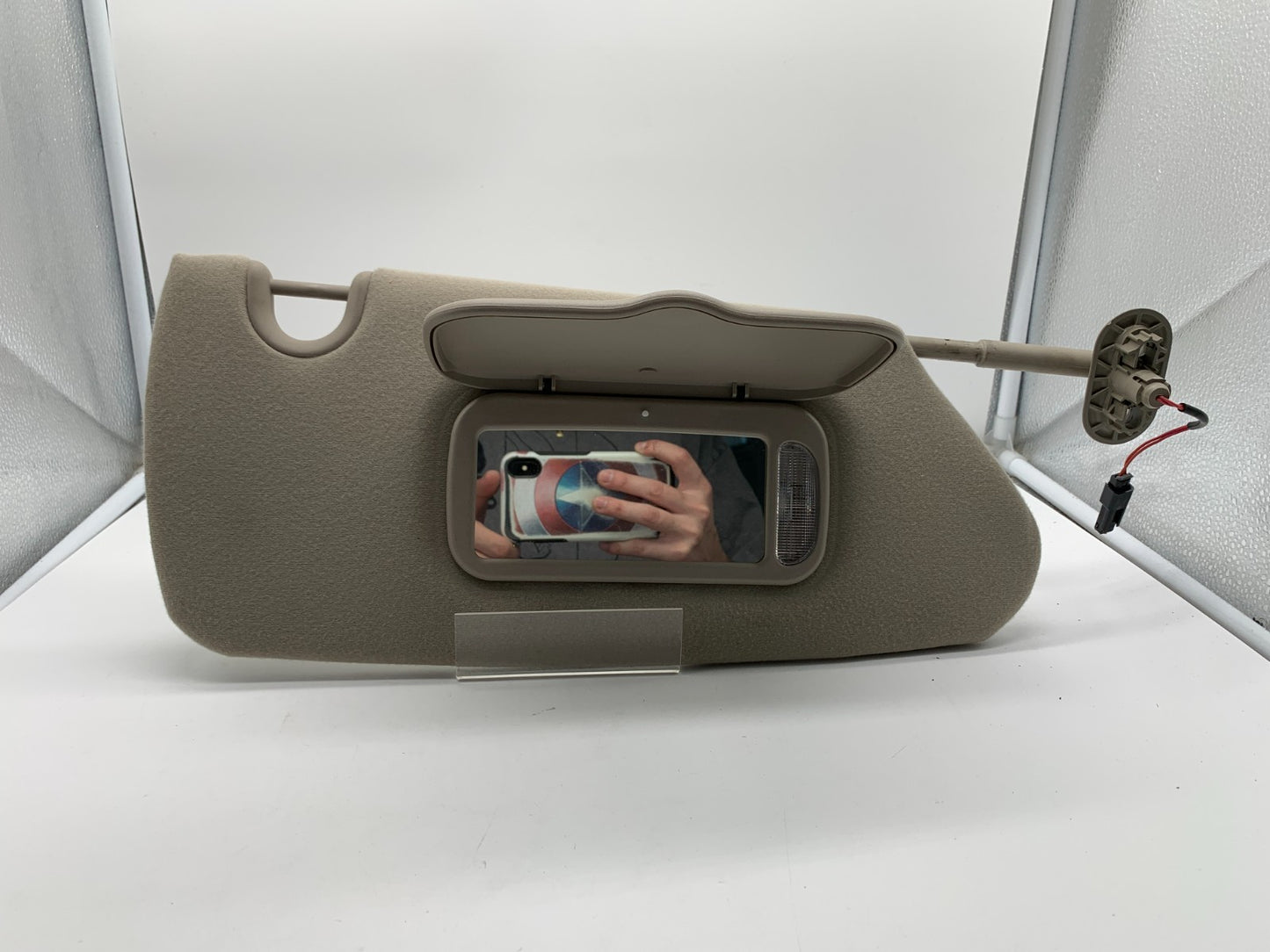 2004-2006 Chrysler Pacifica Passenger Sun Visor Illuminated OEM A01B36046