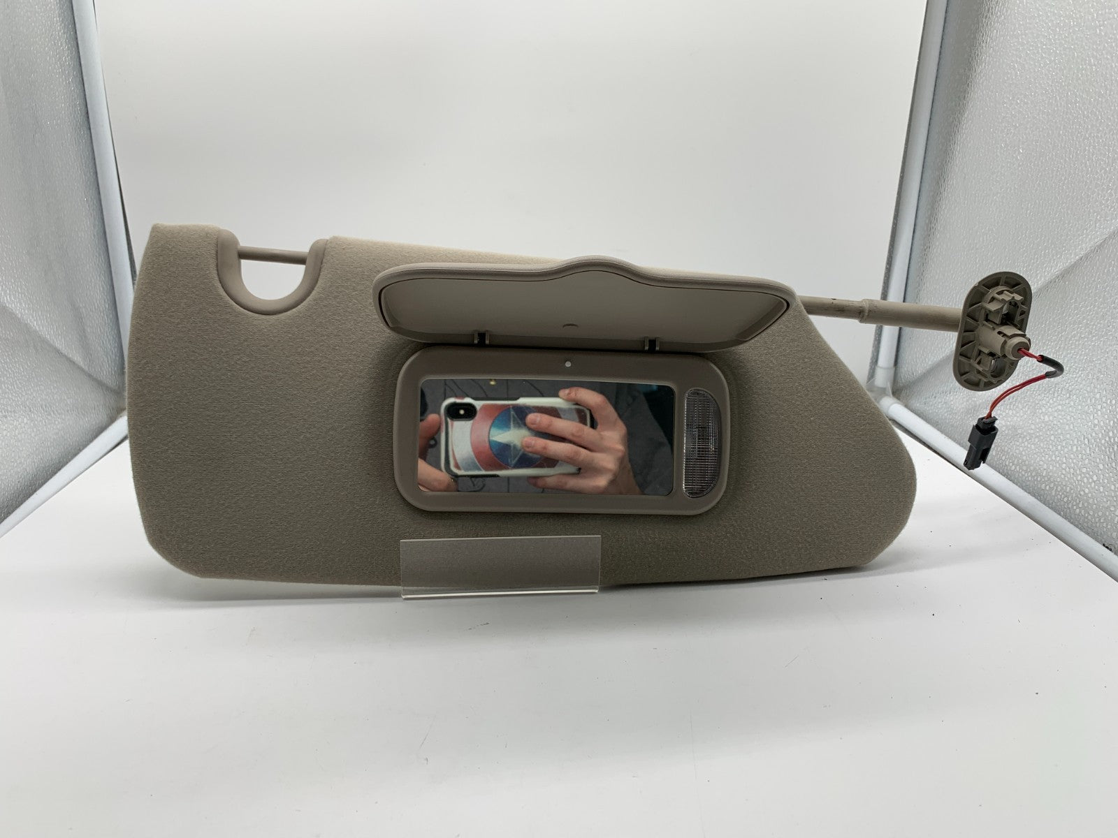 2004-2006 Chrysler Pacifica Passenger Sun Visor Illuminated OEM A01B36046