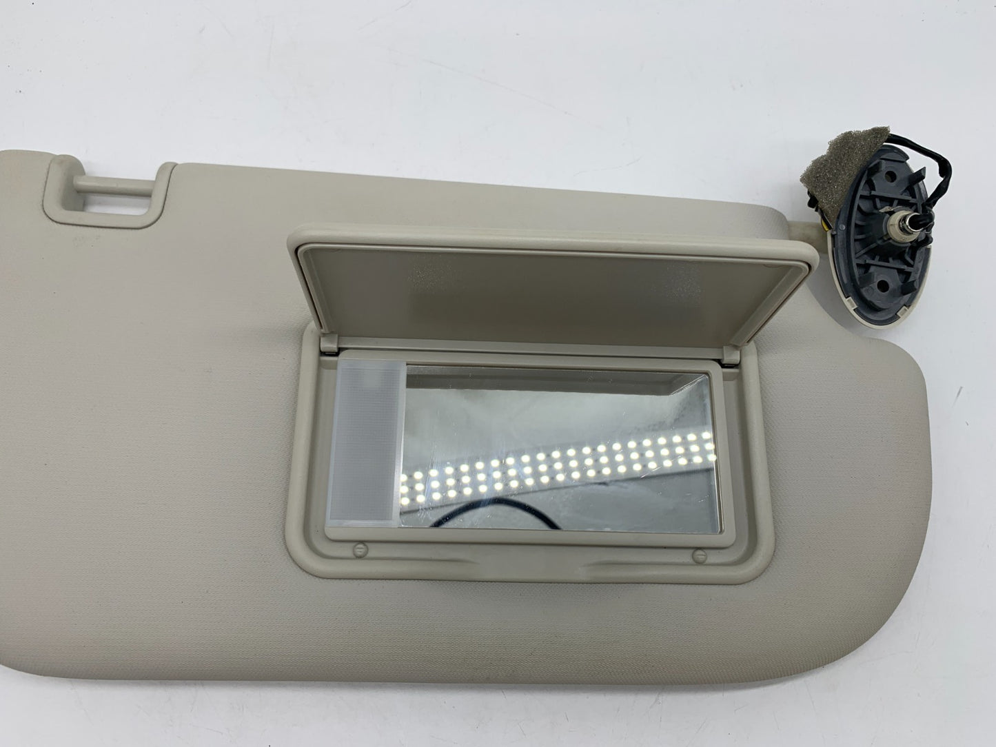 2013-2019 Ford Escape Passenger Sun Visor Ivory Illuminated OEM D01B10039