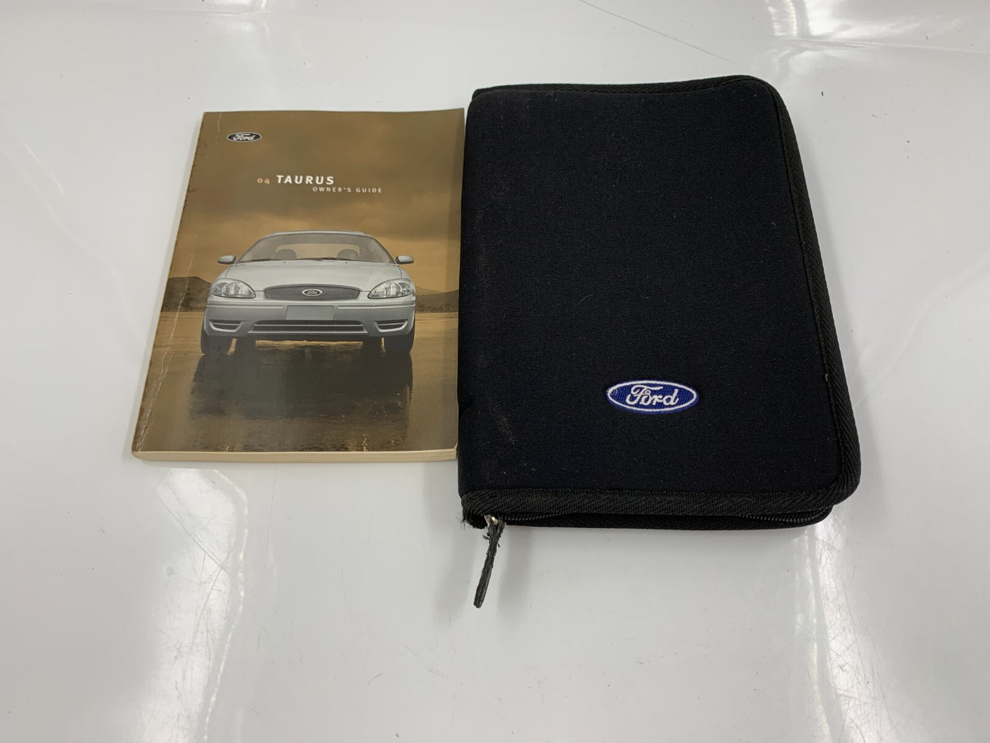 2004 Ford Taurus Owners Manual with Case OEM D04B33084