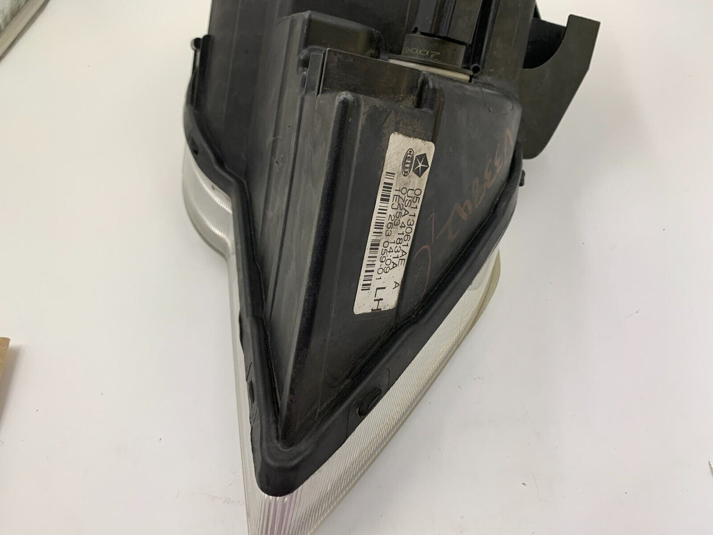 2007-2008 Chrysler Pacifica Driver Side Head Light Headlight OEM D02B57001