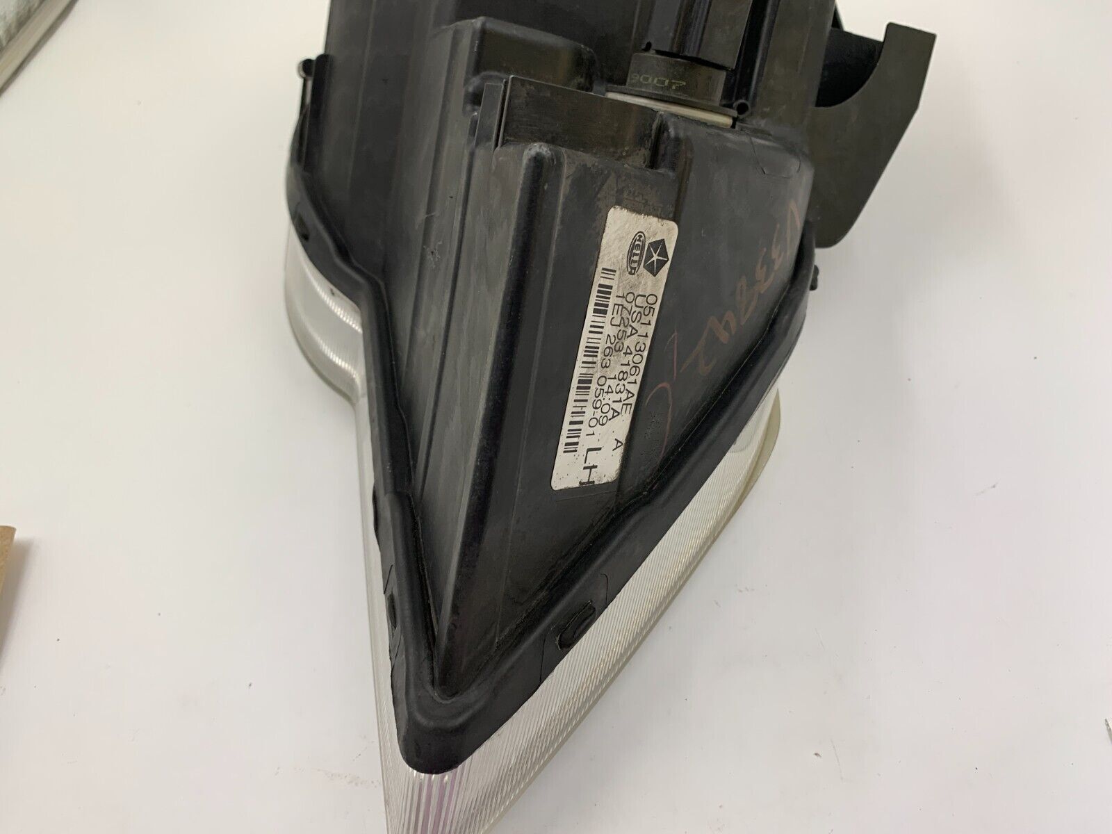 2007-2008 Chrysler Pacifica Driver Side Head Light Headlight OEM D02B57001