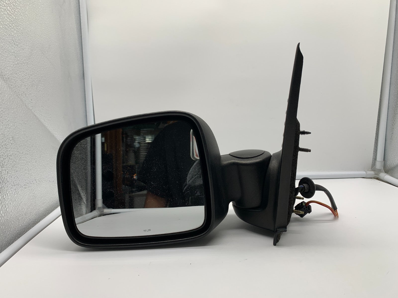 2002-2007 Jeep Liberty Driver Side View Power Door Mirror Black OEM C02B23062