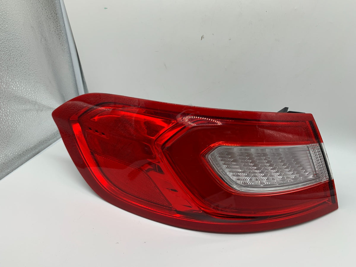 2016-2018 Lincoln MKX Driver Side Tail Light Taillight OEM B03B17008