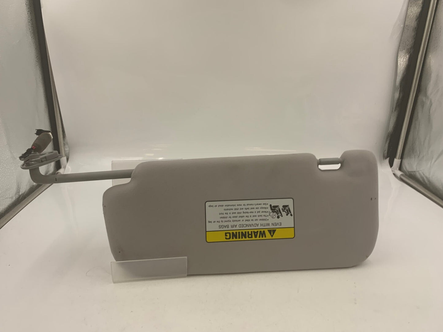 2012-2017 Hyundai Azera Passenger Sun Visor Gray Illuminated OEM C03B02086