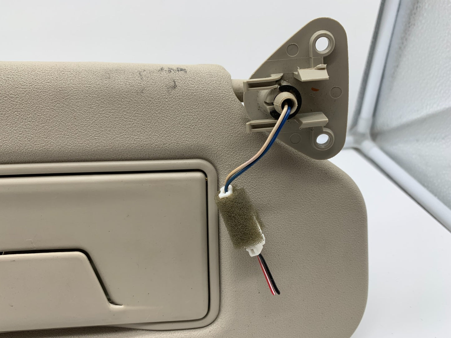 2014-2015 Mitsubishi Outlander Passenger Sun Visor Sunvisor Beige OEM B03B47064