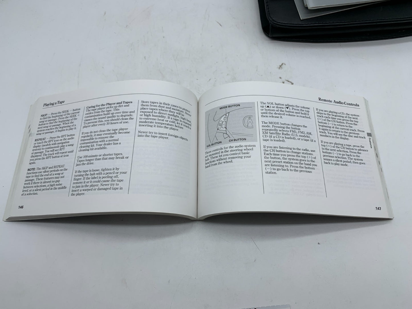 2005 Acura TL Owners Manual Set with Case OEM C02B50016