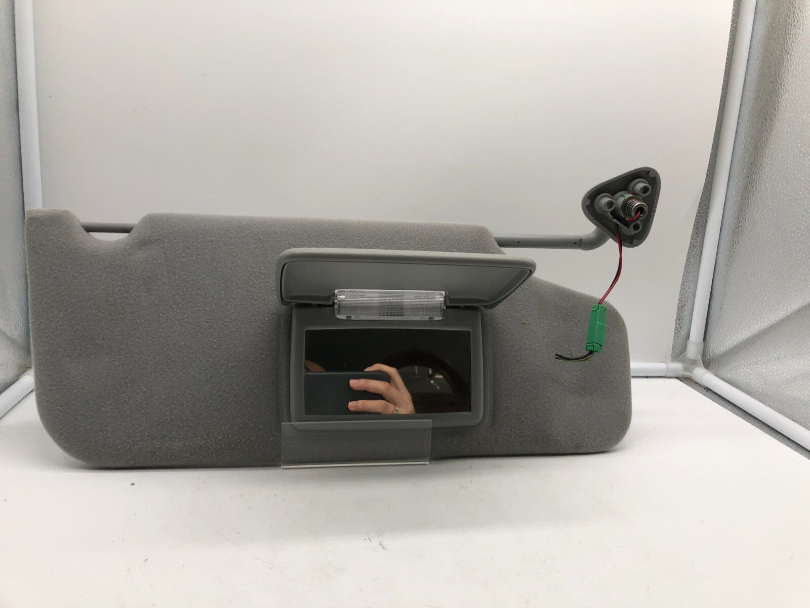2005-2007 Ford Five Hundred Passenger Sun Visor Gray Illuminated OEM D02B01054