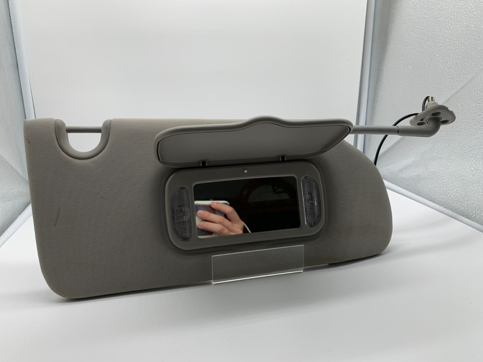 2006-2011 Buick Lucerne Passenger Sun Visor Gray Illuminated OEM A04B31010