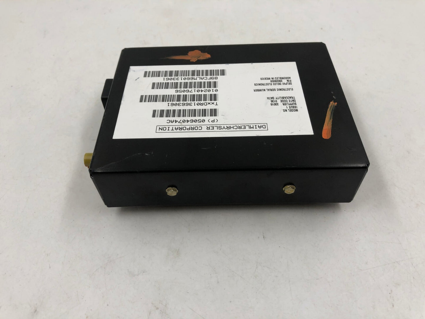 2005-2007 Chrysler Town & Country Radio Satellite Receiver OEM D02B42050