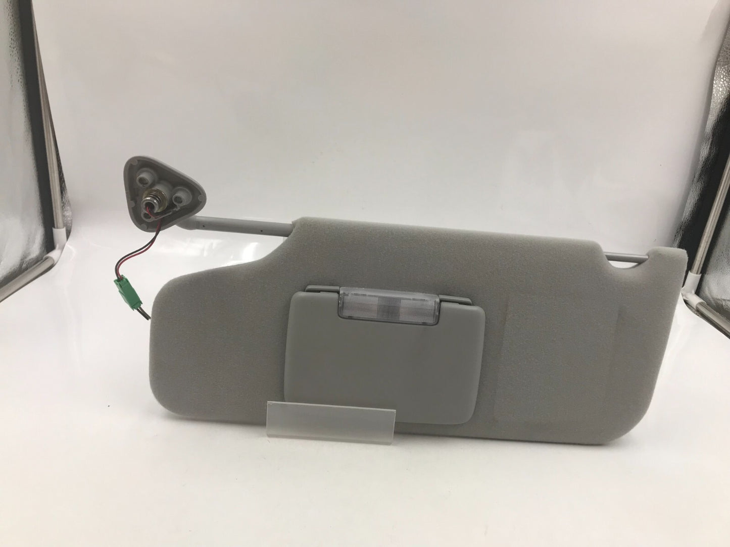 2005-2007 Ford Freestyle Driver Sun Visor Gray Illuminated D01B52082
