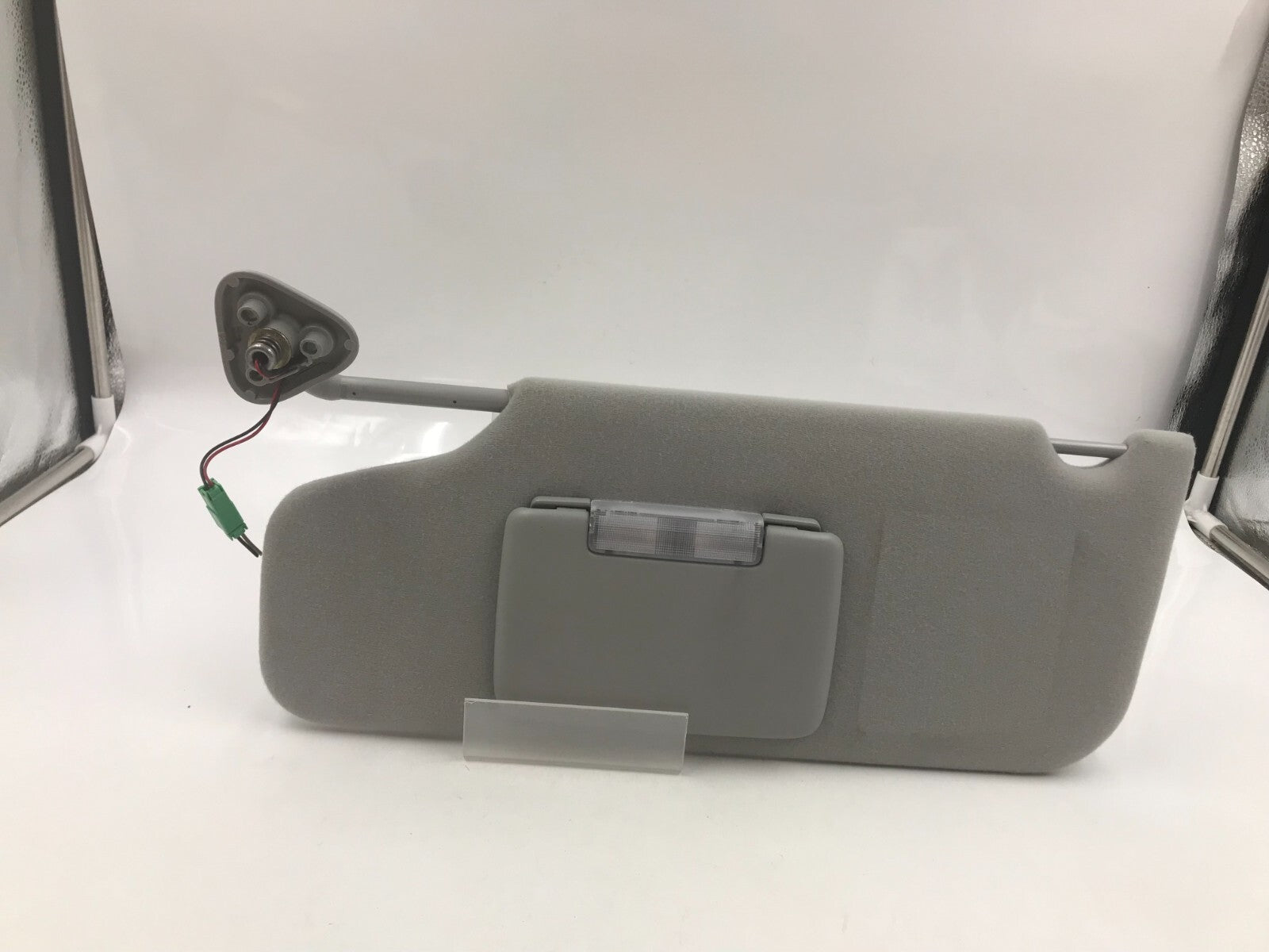2005-2007 Ford Freestyle Driver Sun Visor Gray Illuminated D01B52082