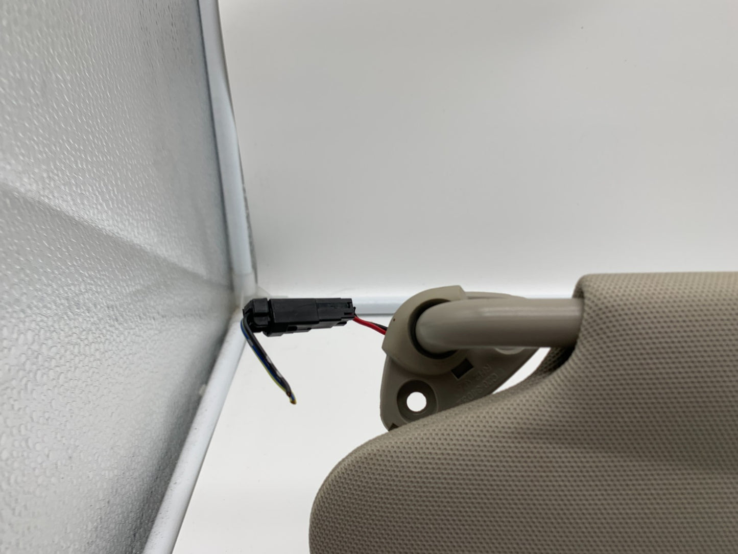 2002-2005 Subaru Legacy Passenger Sun Visor Gray Illuminated OEM B04B37001