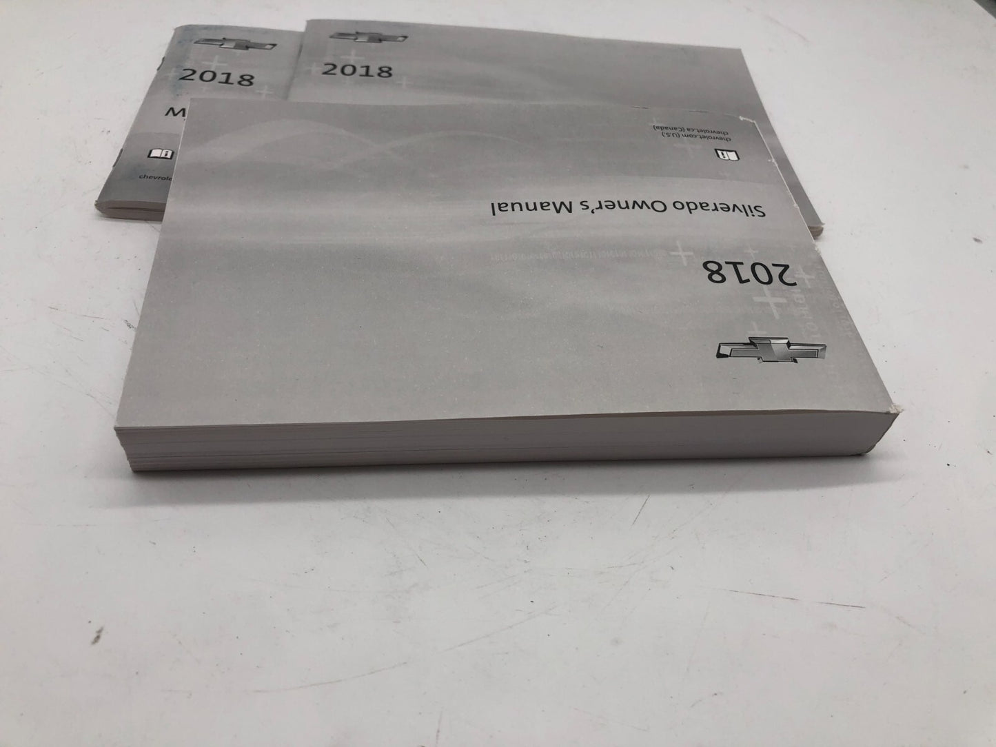 2018 Chevrolet Silverado Owners Manual Set OEM D03B61007