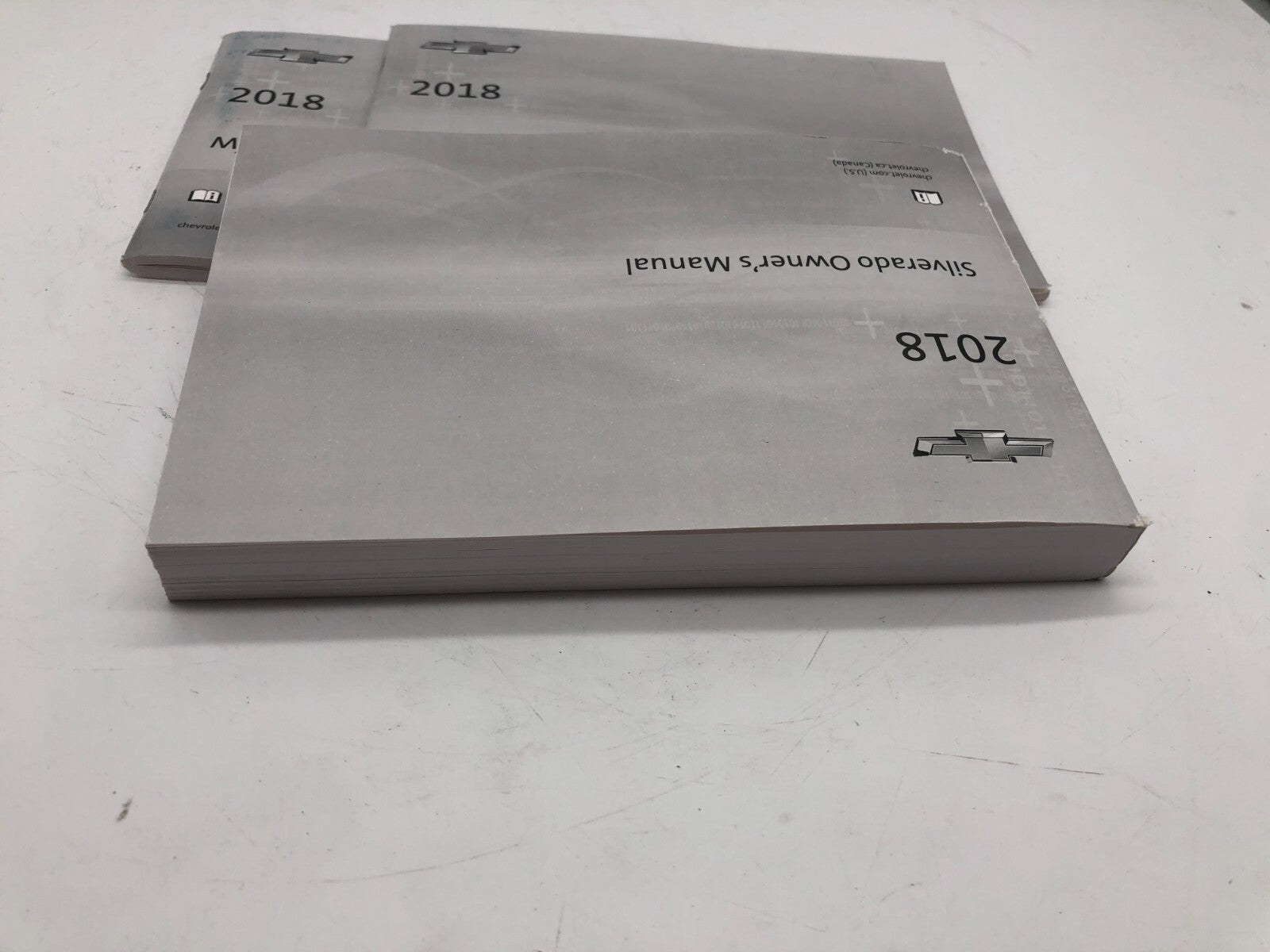 2018 Chevrolet Silverado Owners Manual Set OEM D03B61007