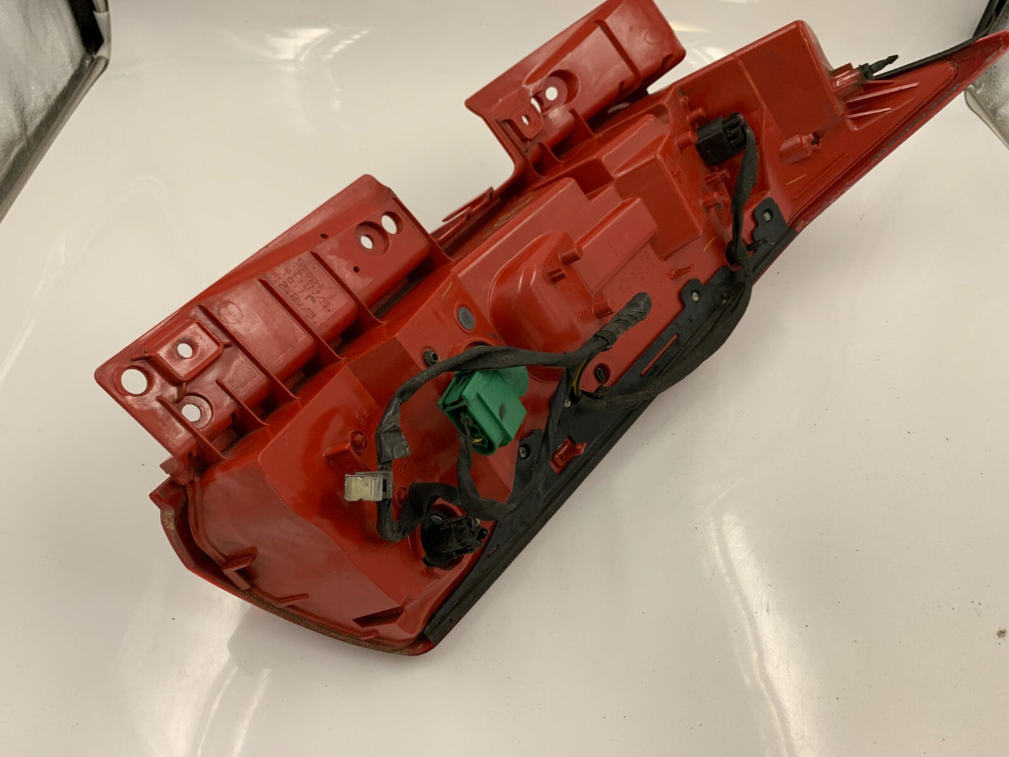 2010-2016 Cadillac SRX Driver Side Tail Light Taillight OEM B04B12049