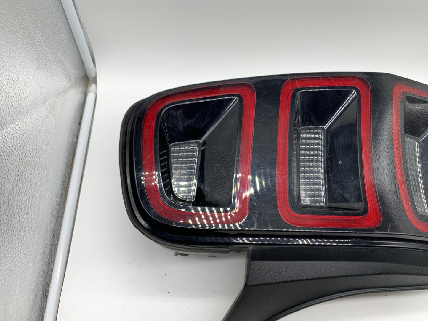 2013-2014 Ford Mustang Passenger Side Tail Light Taillight OEM B02B27013