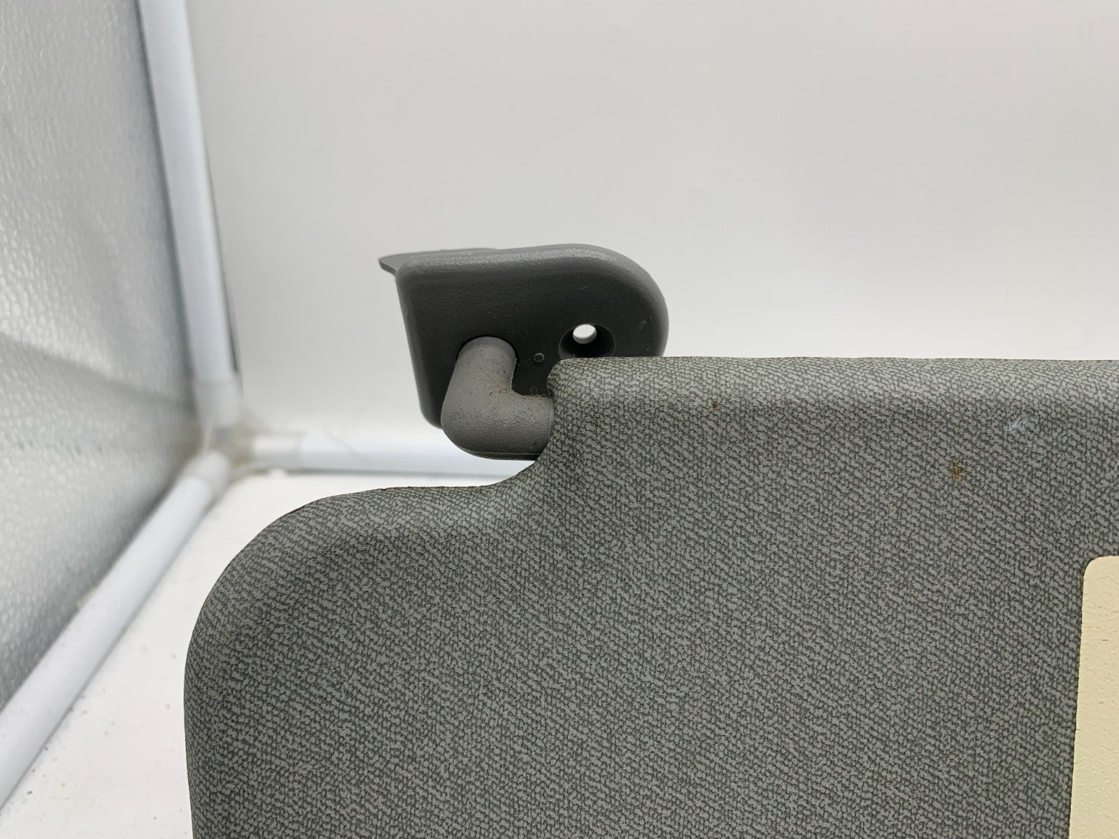 2004-2005 Chevrolet Aveo Passenger Sun Visor Gray OEM A02B51003