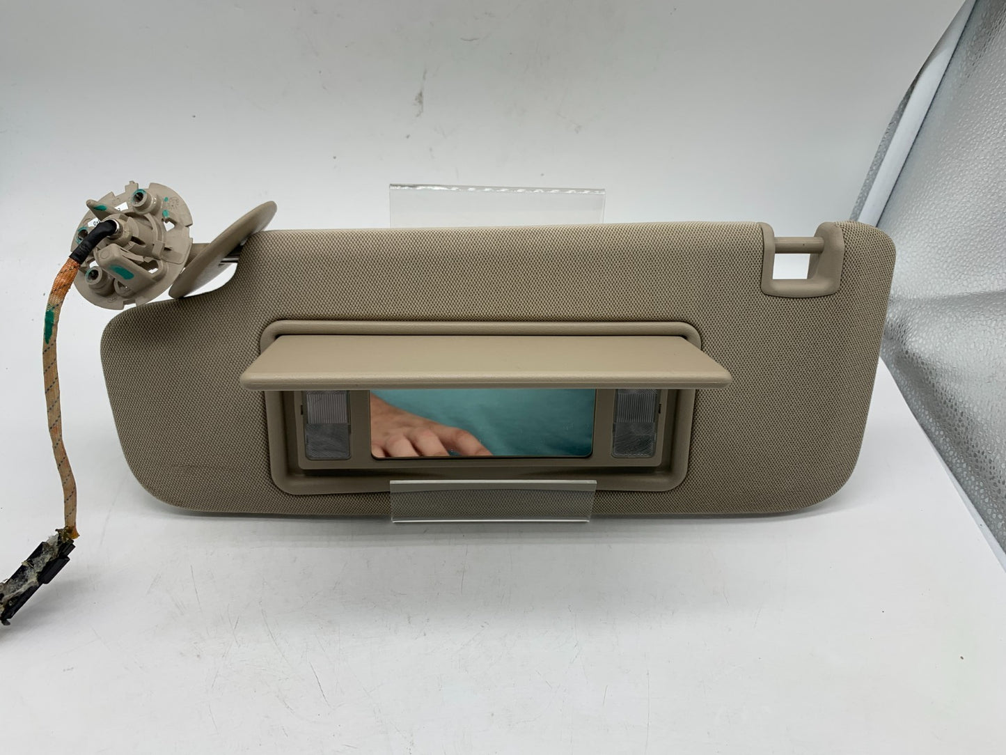 2021-2022 Buick Envision Driver Sun Visor Beige Illuminated OEM D03B02001