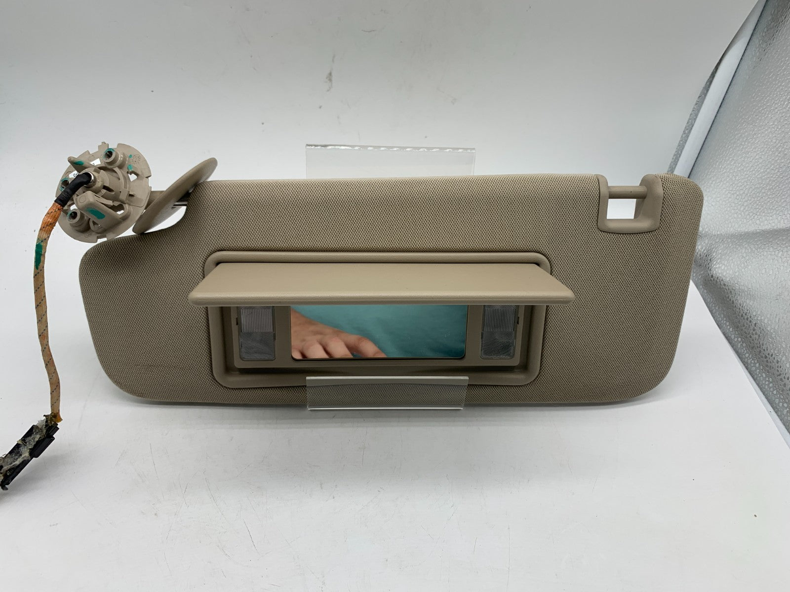 2021-2022 Buick Envision Driver Sun Visor Beige Illuminated OEM D03B02001
