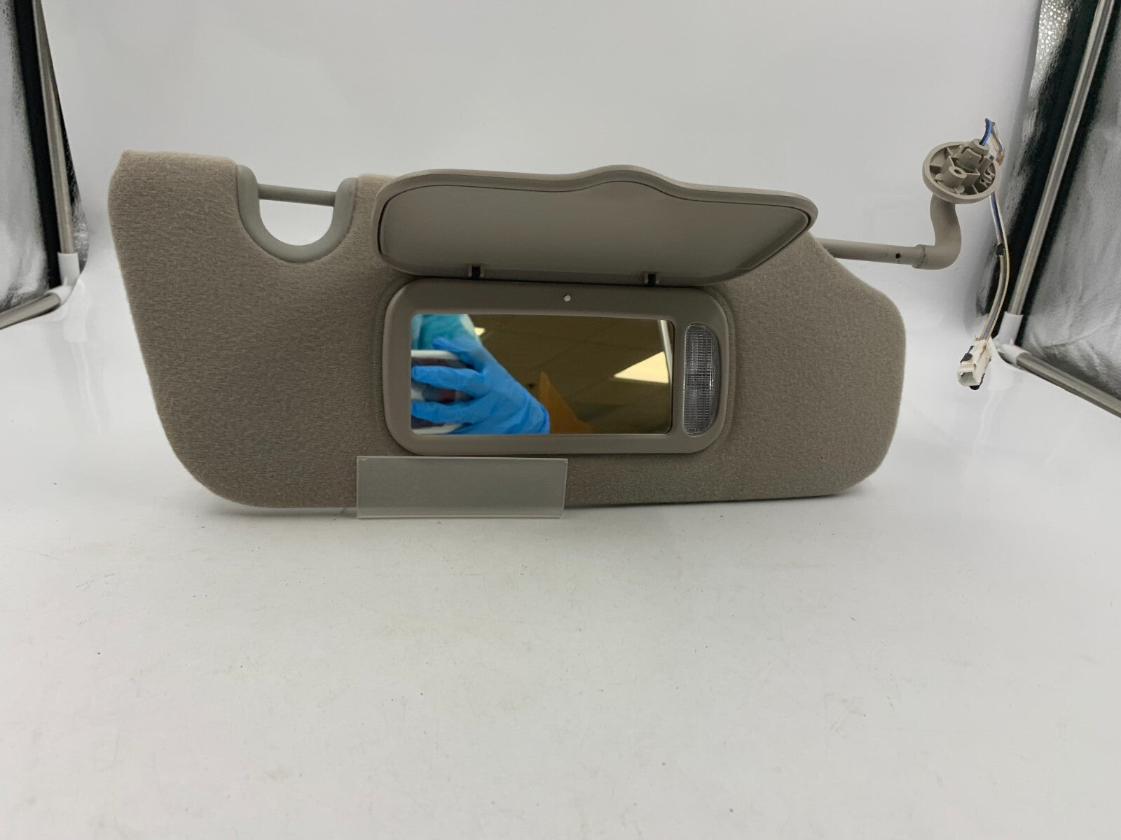 2004-2007 Jeep Liberty Passenger Sun Visor Gray Illuminated OEM C01B17052