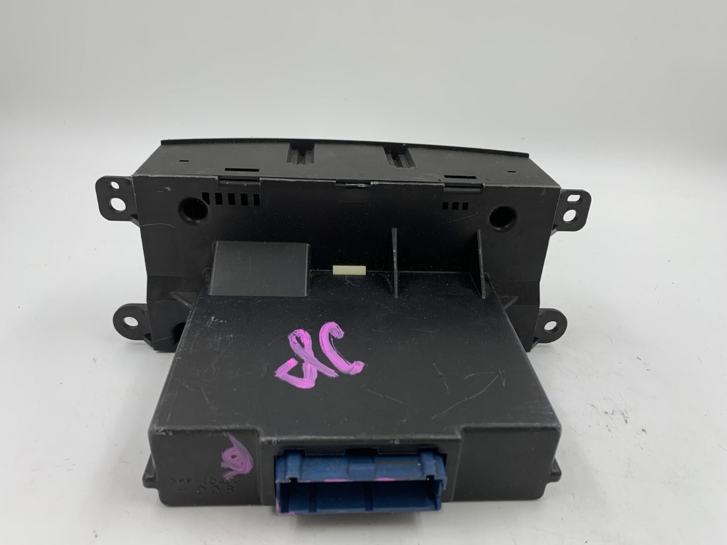 2004 Cadillac SRX AC Heater Climate Control Unit OEM C03B02081