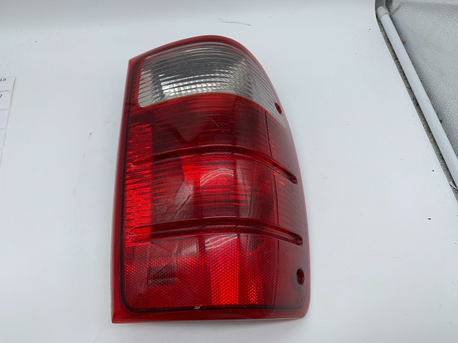2001-2005 Ford Ranger Passenger Side Tail Light Tailight OEM D02B68001