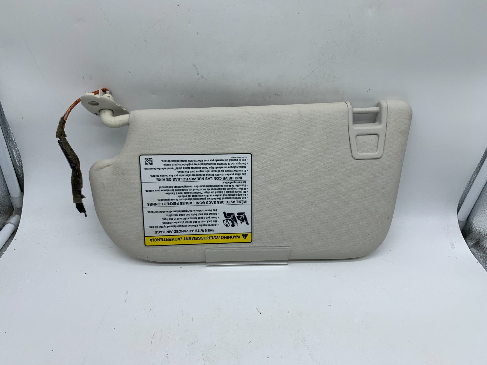 2013-2019 Ford Escape Passenger Sun Visor Sunvisor Ivory Illumination D03B67007