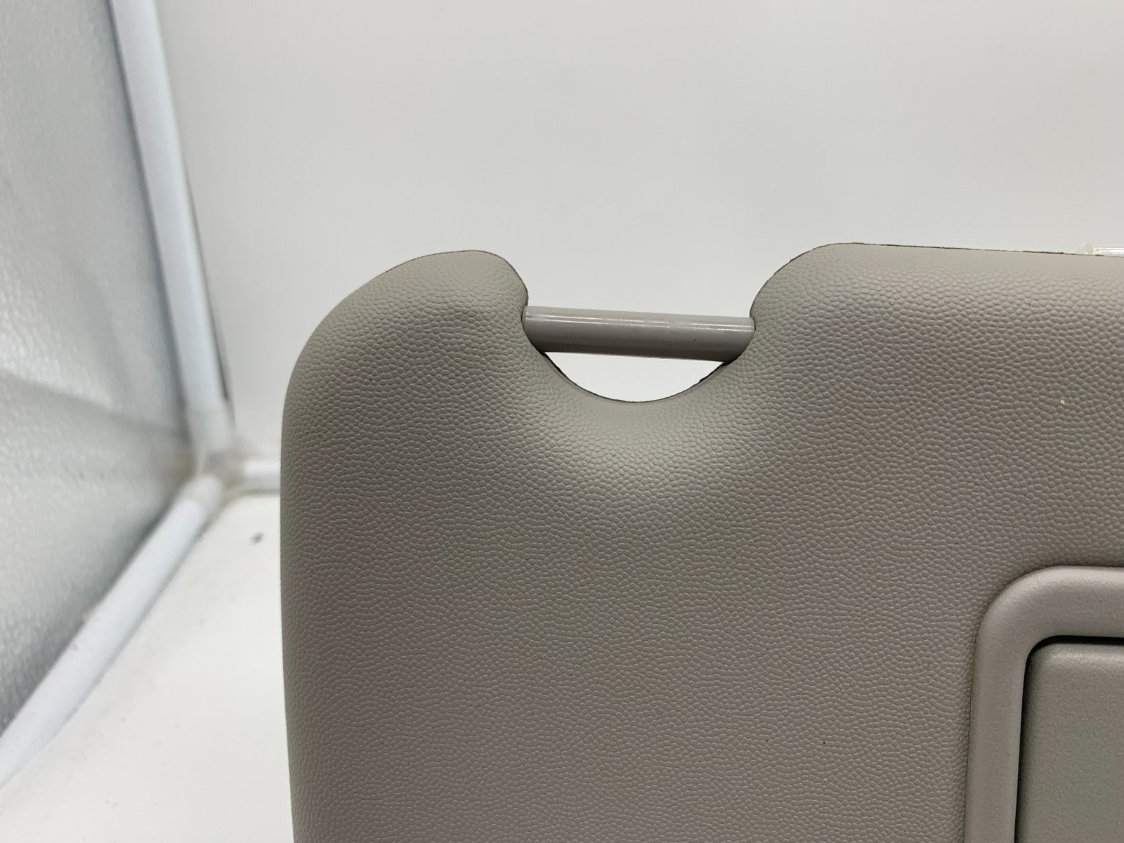 2004-2009 Cadillac SRX Passenger Sun Visor Illuminated Gray OEM A04B15003