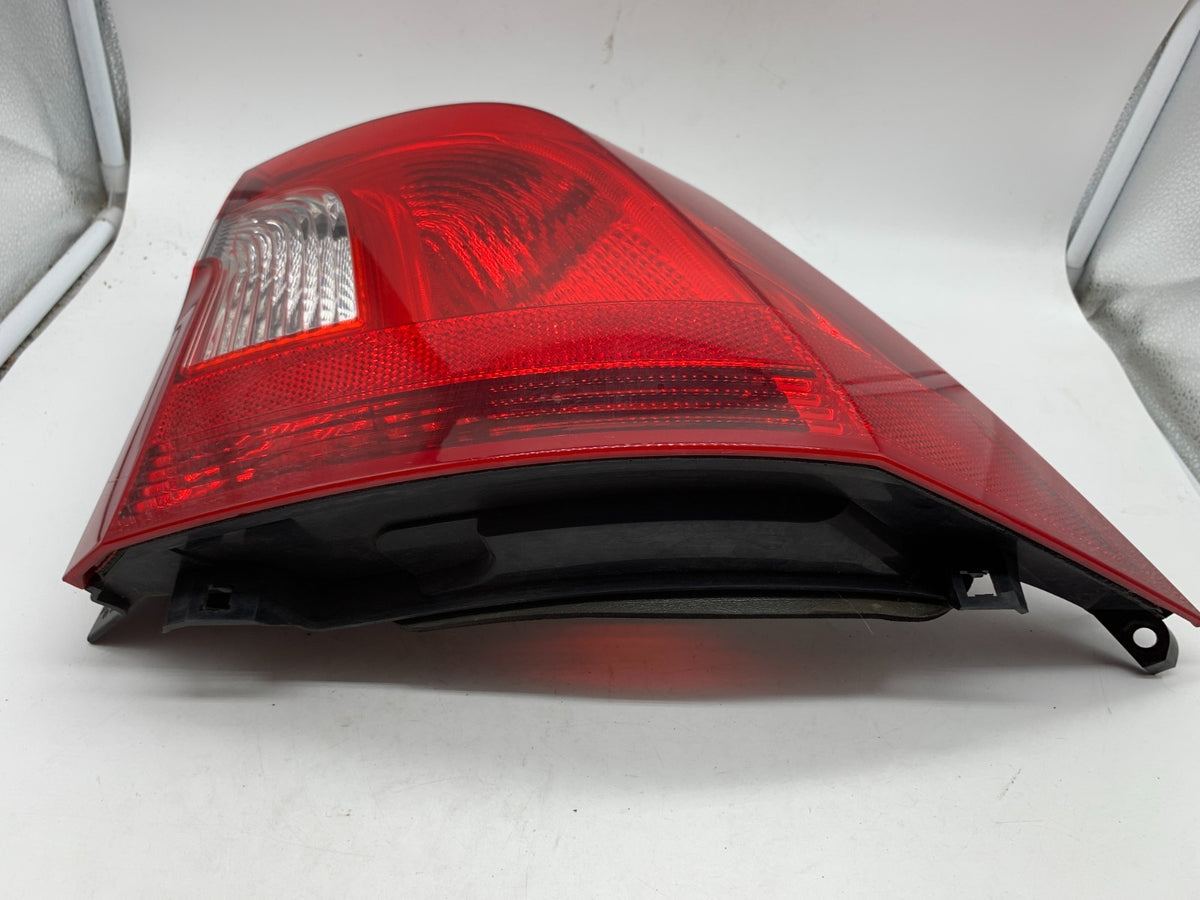 2014-2018 Volvo S60 Passenger Side Tail Light Taillight OEM C02B20013