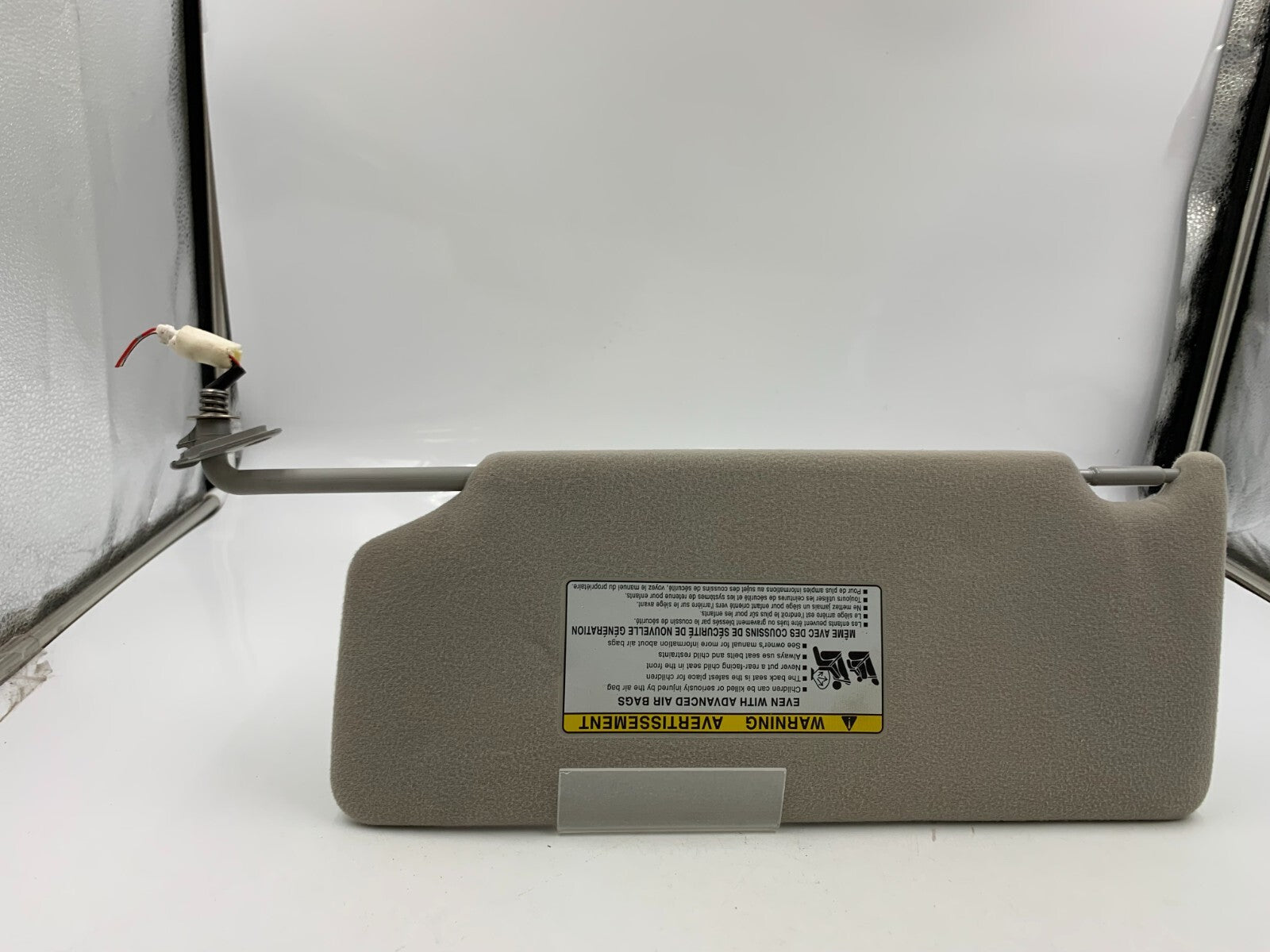 2005-2012 Toyota Avalon Passenger Sun Visor Beige Illuminated OEM E03B67003