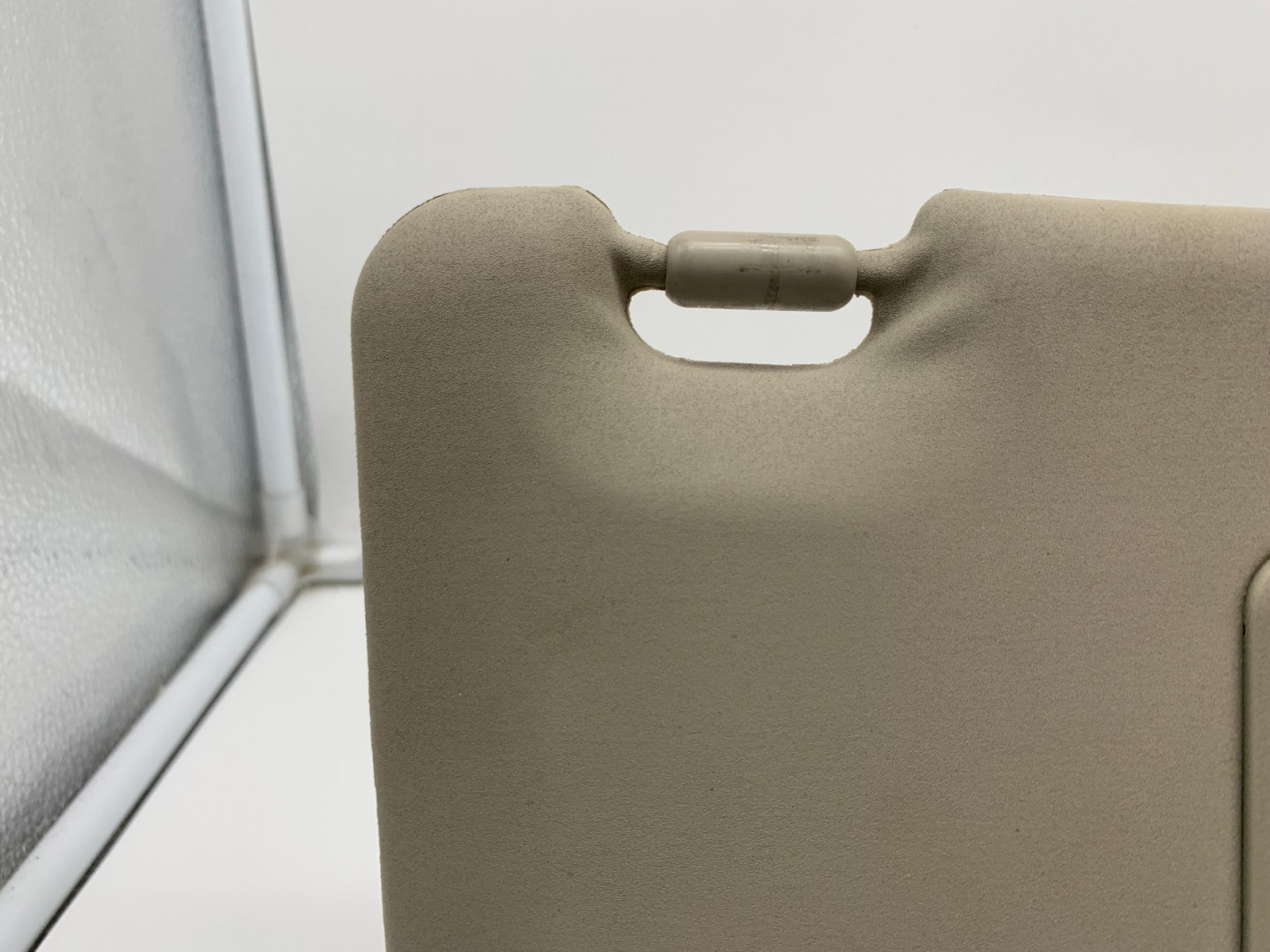 2008-2015 Nissan Rogue Passenger Visor Sunvisor Beige Illumination OEM C02B23063