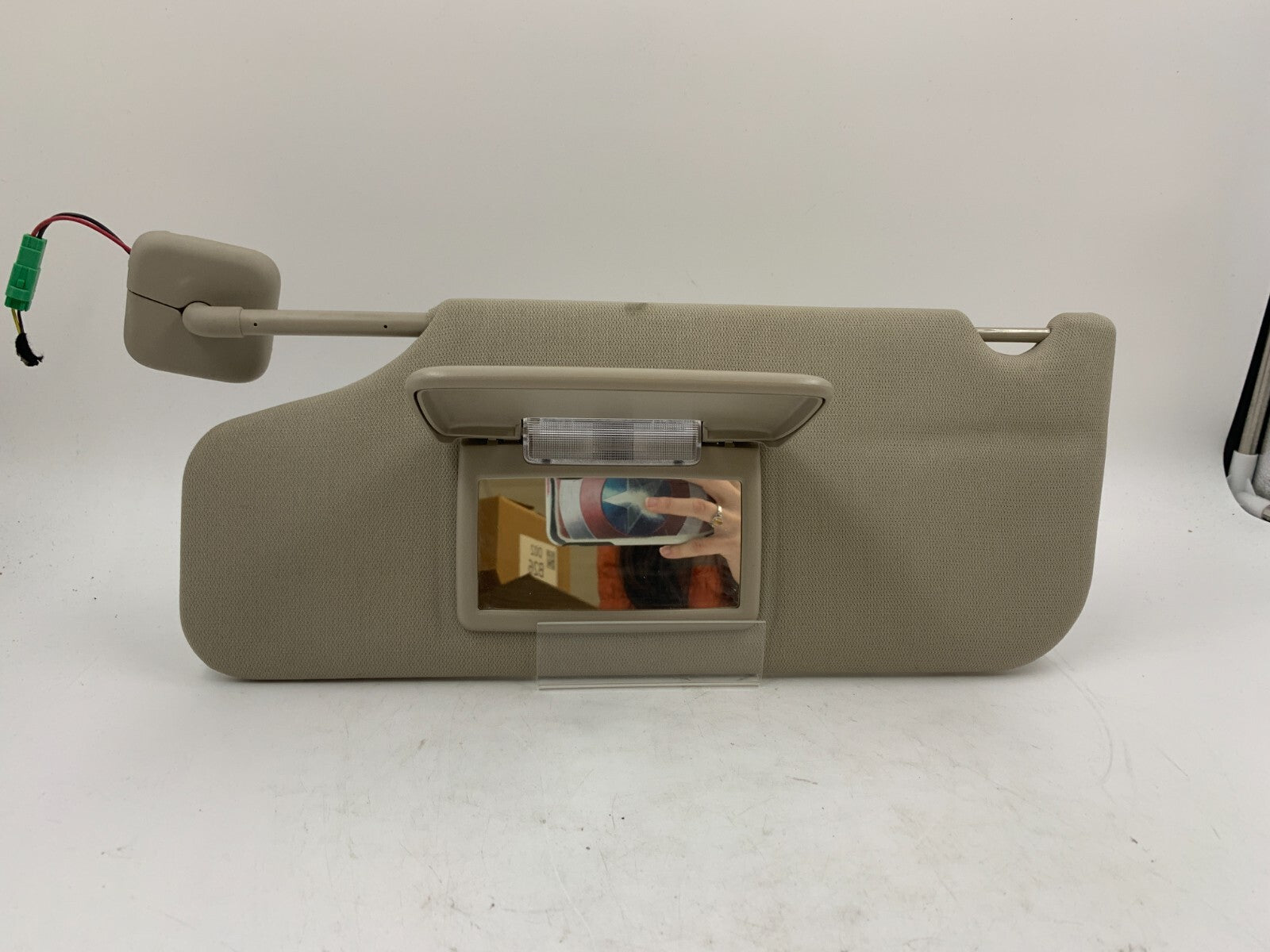 2010-2011 Ford Taurus Driver Sun Visor Gray Illuminated OEM E01B67009