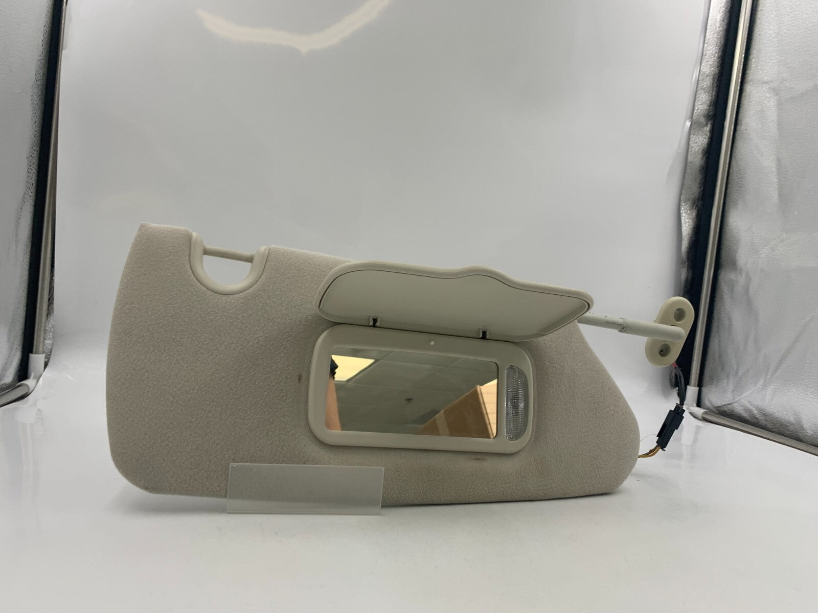 2007-2008 Chrysler Pacifica Passenger Sun Visor Cream OEM A03B19061