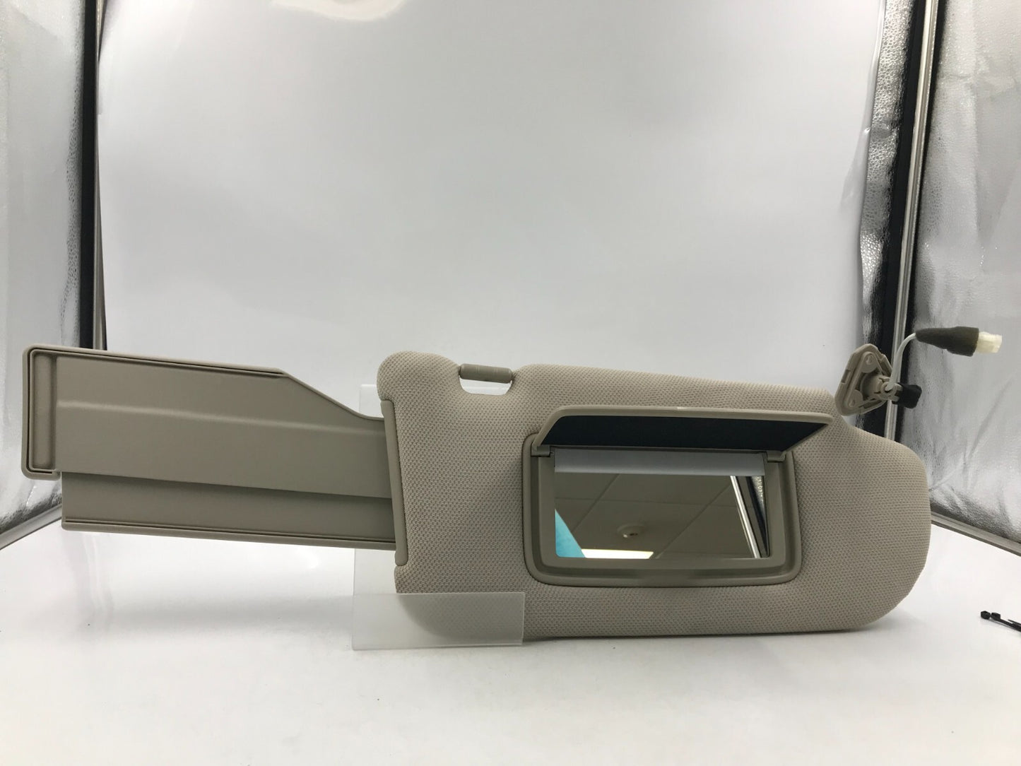 2006-2010 Infinti M35 Passenger Sun Visor Gray Illuminated OEM C04B48013