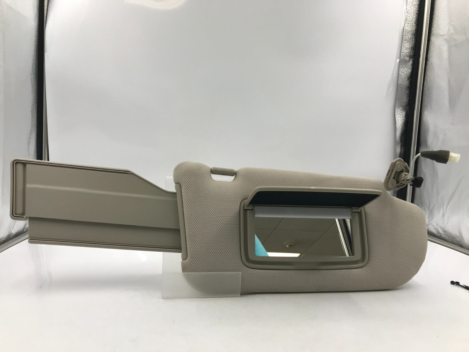 2006-2010 Infinti M35 Passenger Sun Visor Gray Illuminated OEM C04B48013