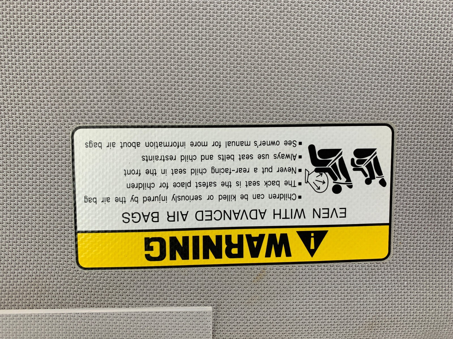 2015-2019 Hyundai Elantra Passenger Sun Visor Gray Illuminated OEM B02B19066