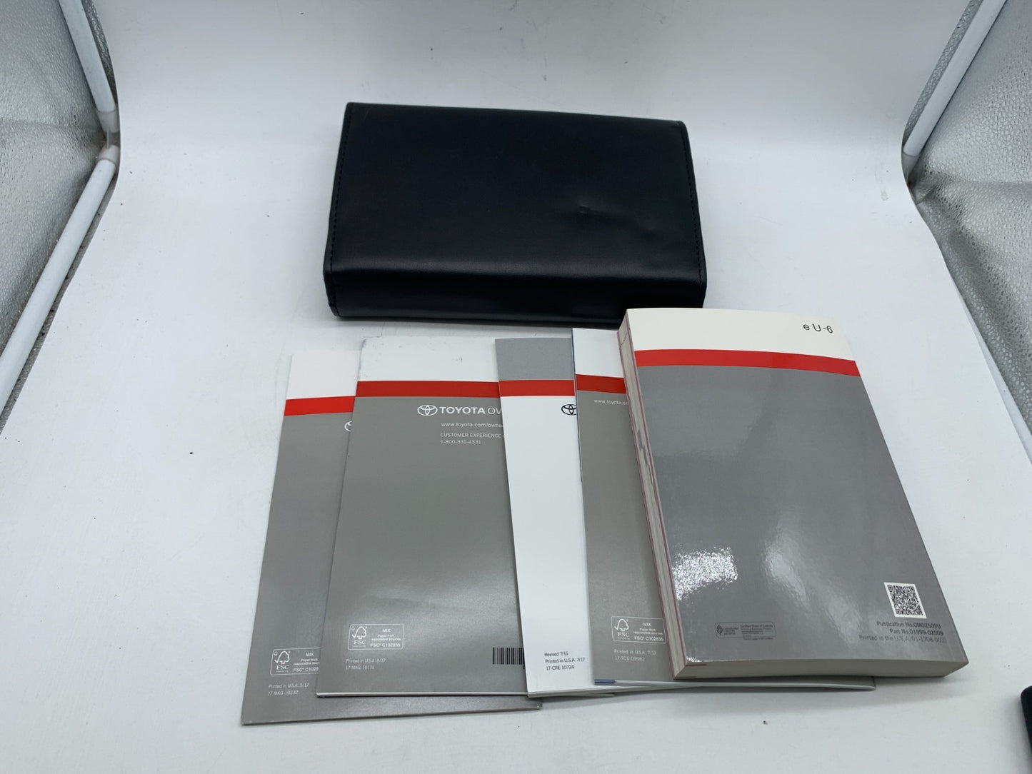 2018 Toyota Corolla Corolla Owners Manual Set with Case OEM C02B31006