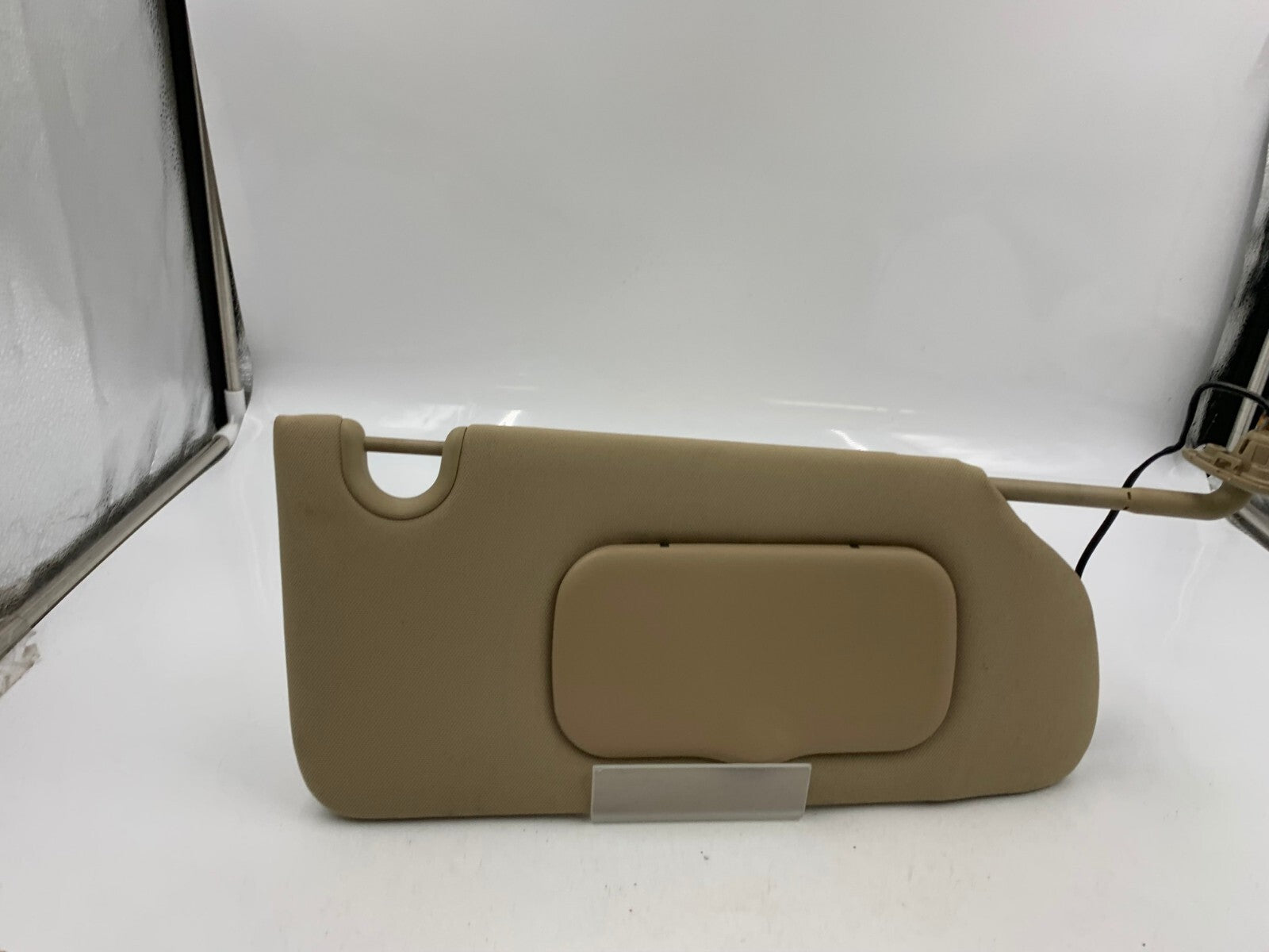 2006-2011 Buick Lucerne Passenger Sun Visor Brown Illuminated OEM B02B32032