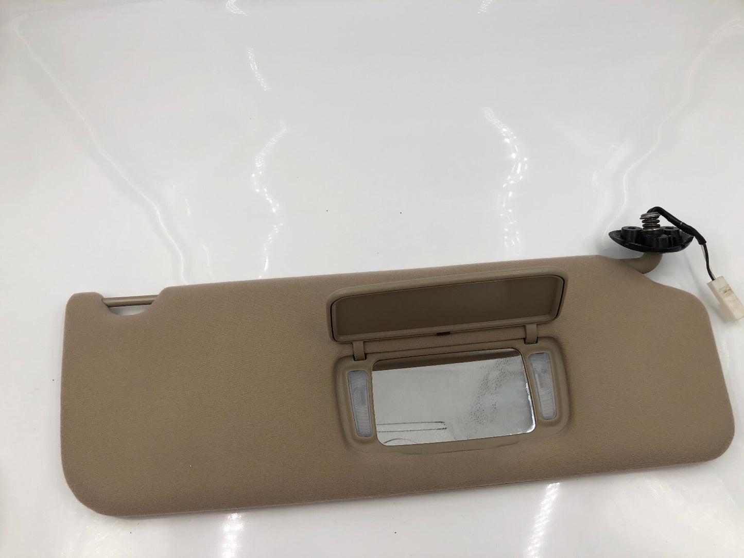 2005-2010 Toyota Sienna Passenger Sun Visor Tan Illuminated OEM D02B65001