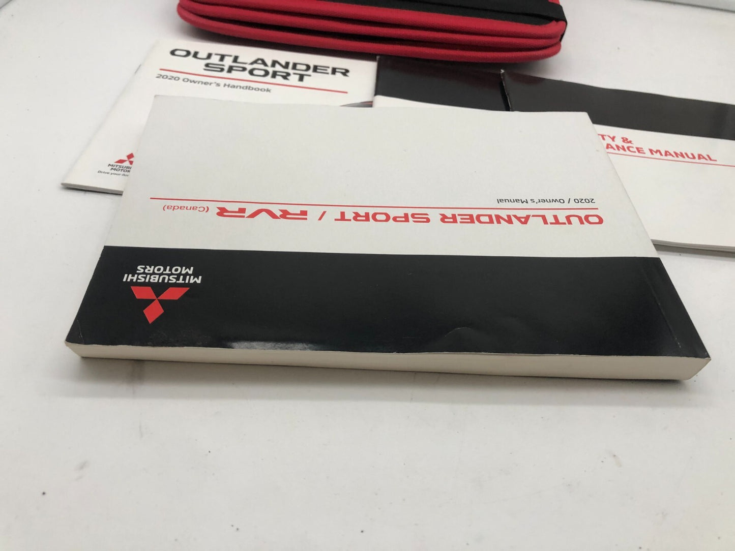 2020 Mitsubishi Outlander Owners Manual Set with Case OEM B03B22002