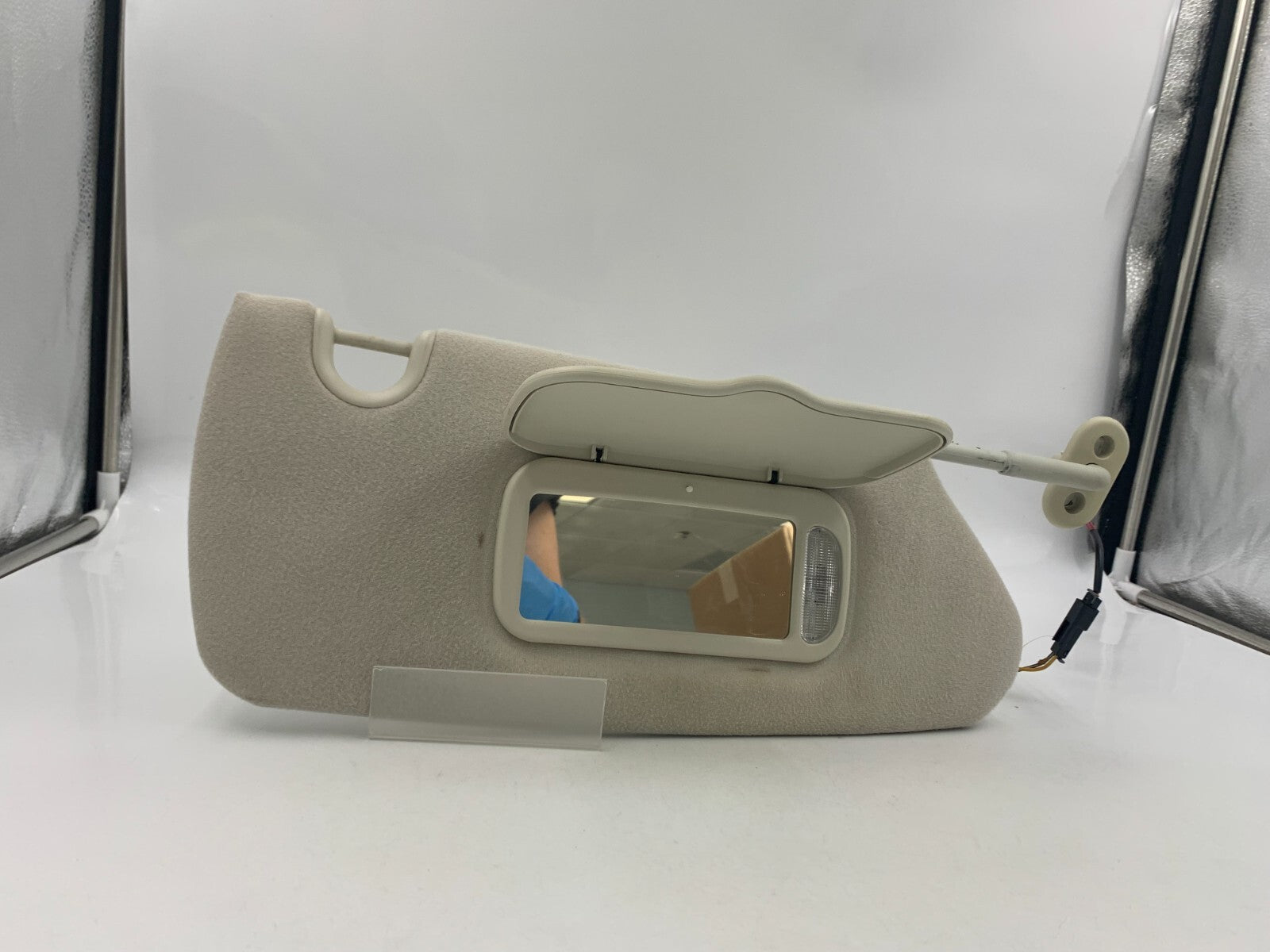 2007-2008 Chrysler Pacifica Passenger Sun Visor Cream OEM A03B19061