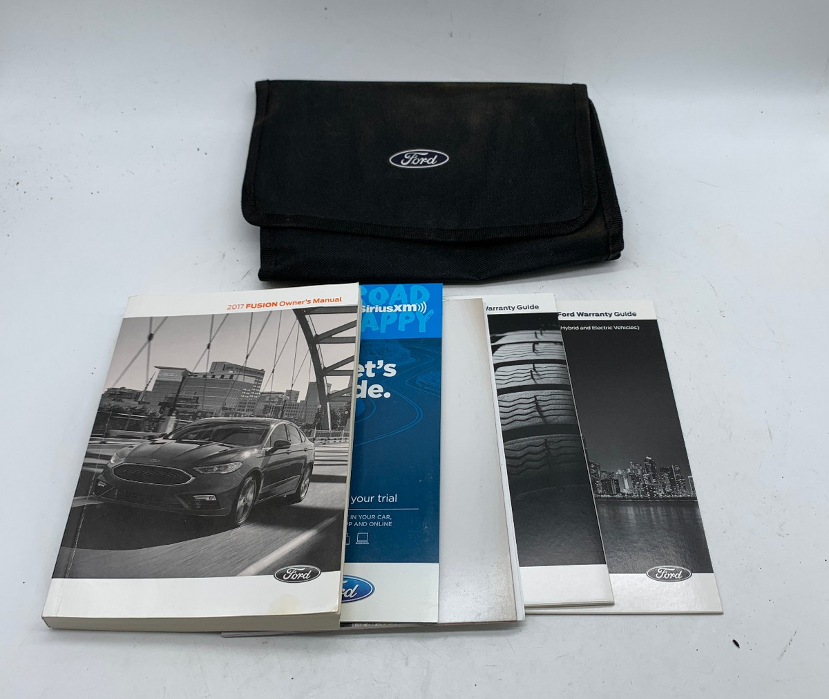 2017 Ford Fusion Owners Manual Set with Case OEM R01B33018