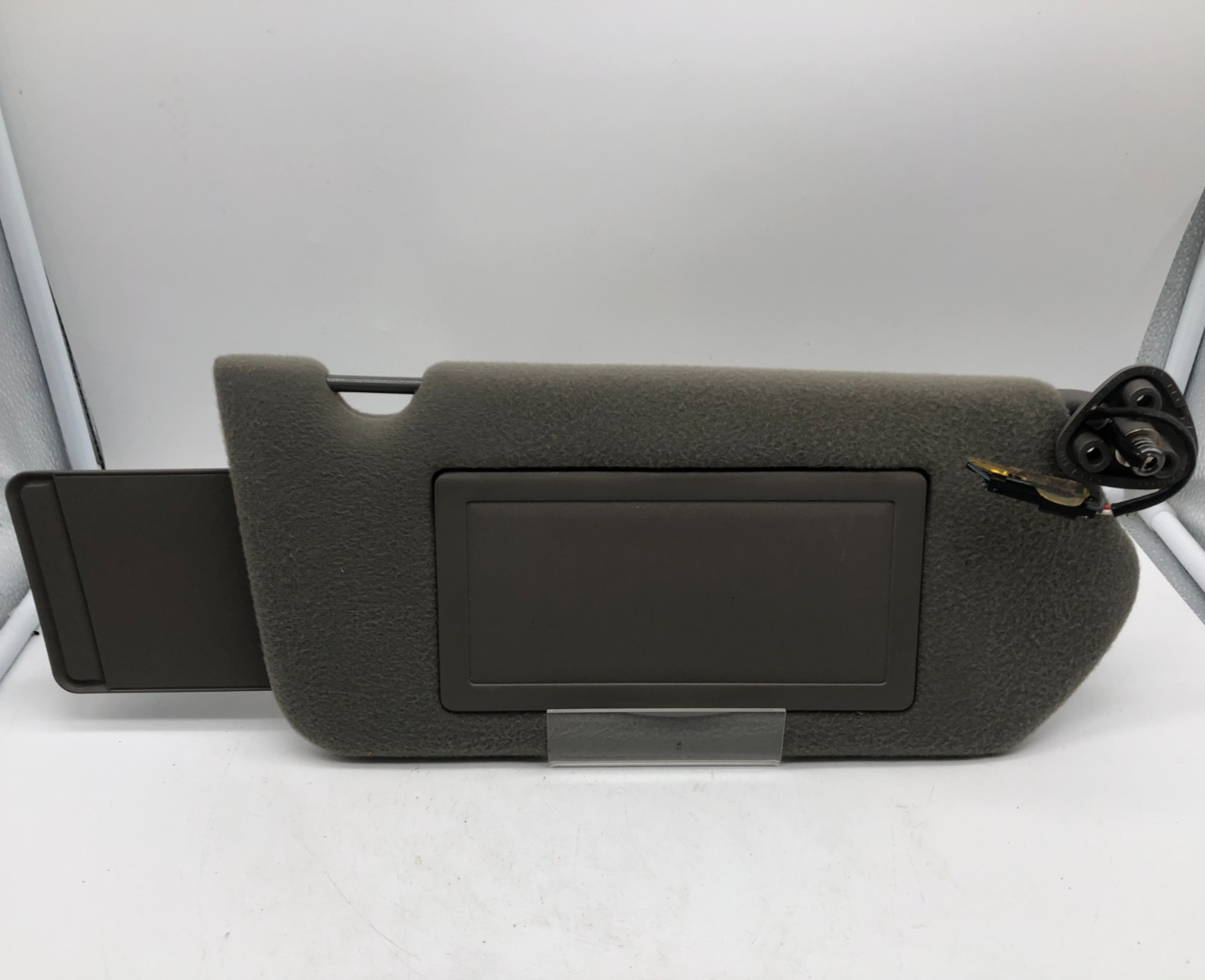 2000-2005 Chevrolet Impala Passenger Sun Visor Gray OEM A01B46007