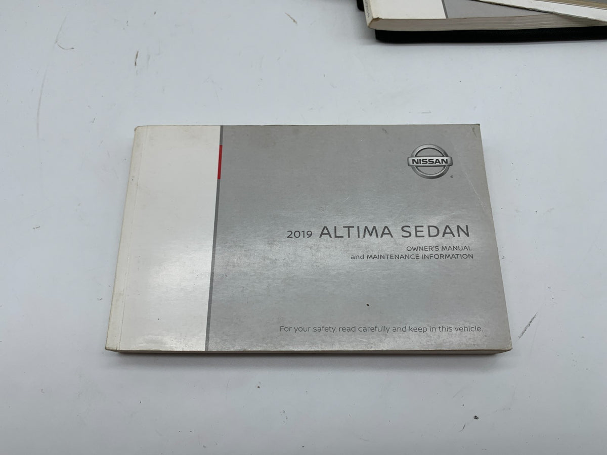 2019 Nissan Altima Sedan Owners Manual Set with Case OEM R01B25017