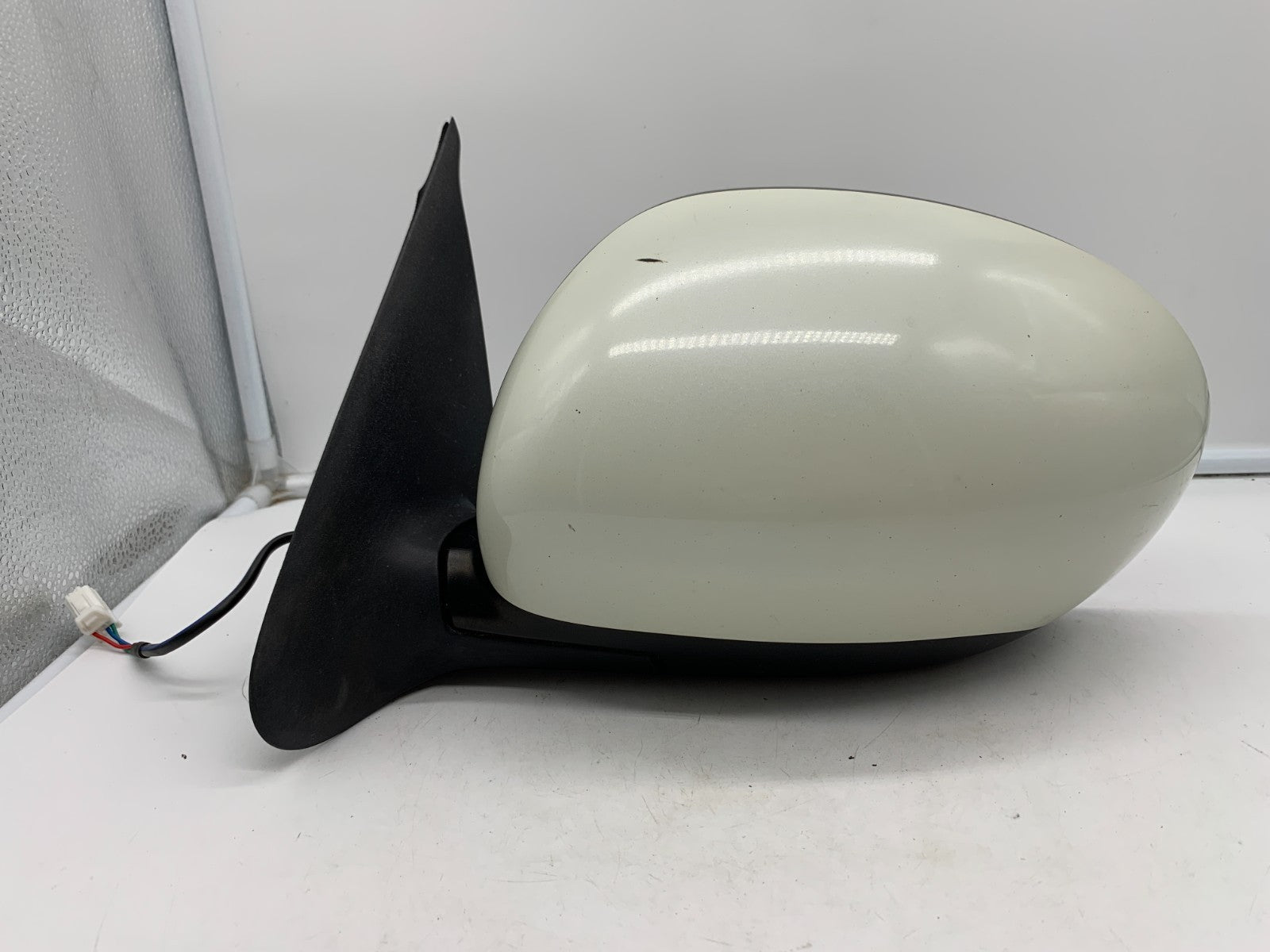 2011-2012 Nissan Juke Driver Side View Power Door Mirror White OEM