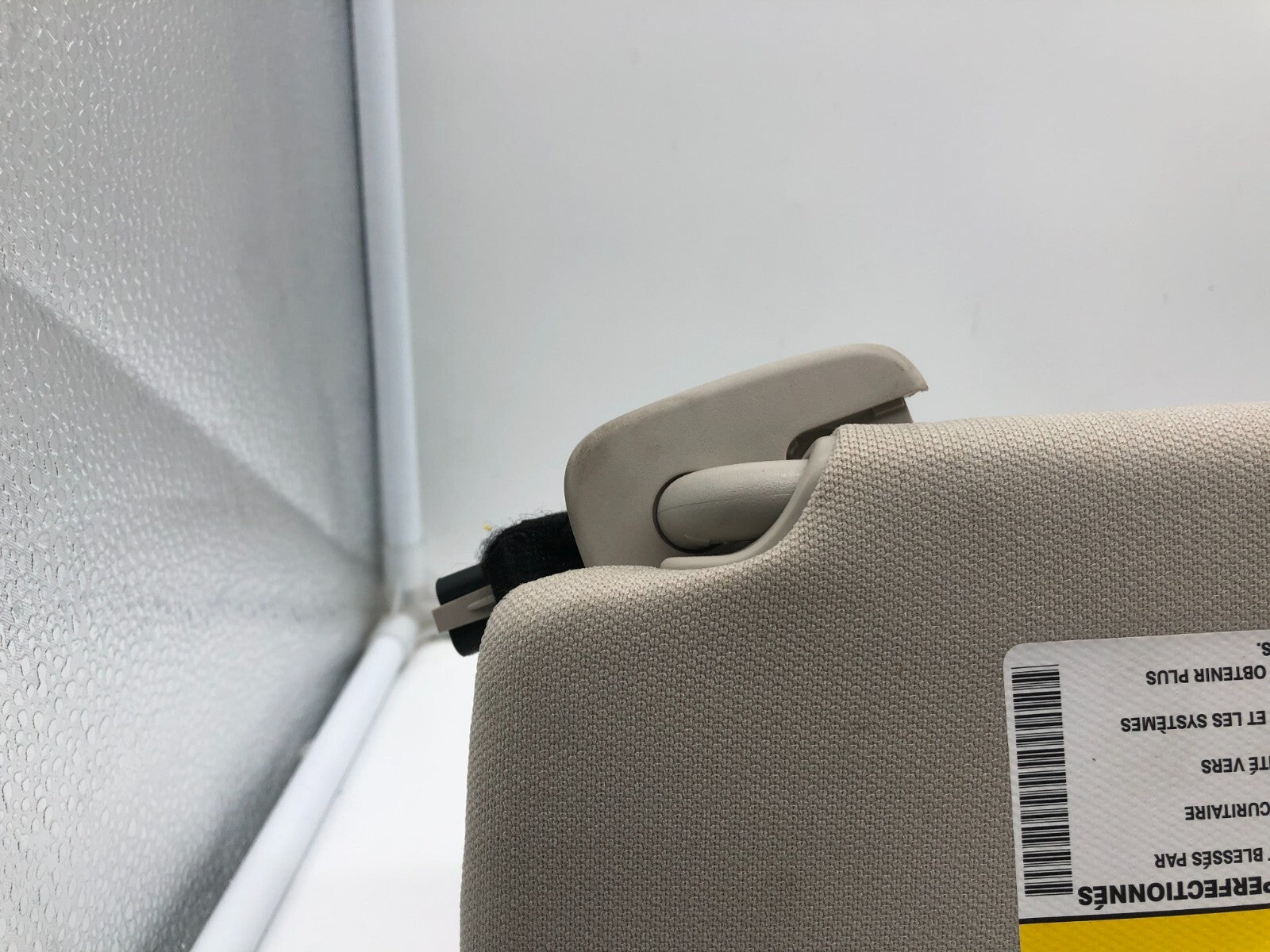 2014-2018 Jeep Grand Cherokee Passenger Sun Visor Gray Illuminated OEM A01B40001