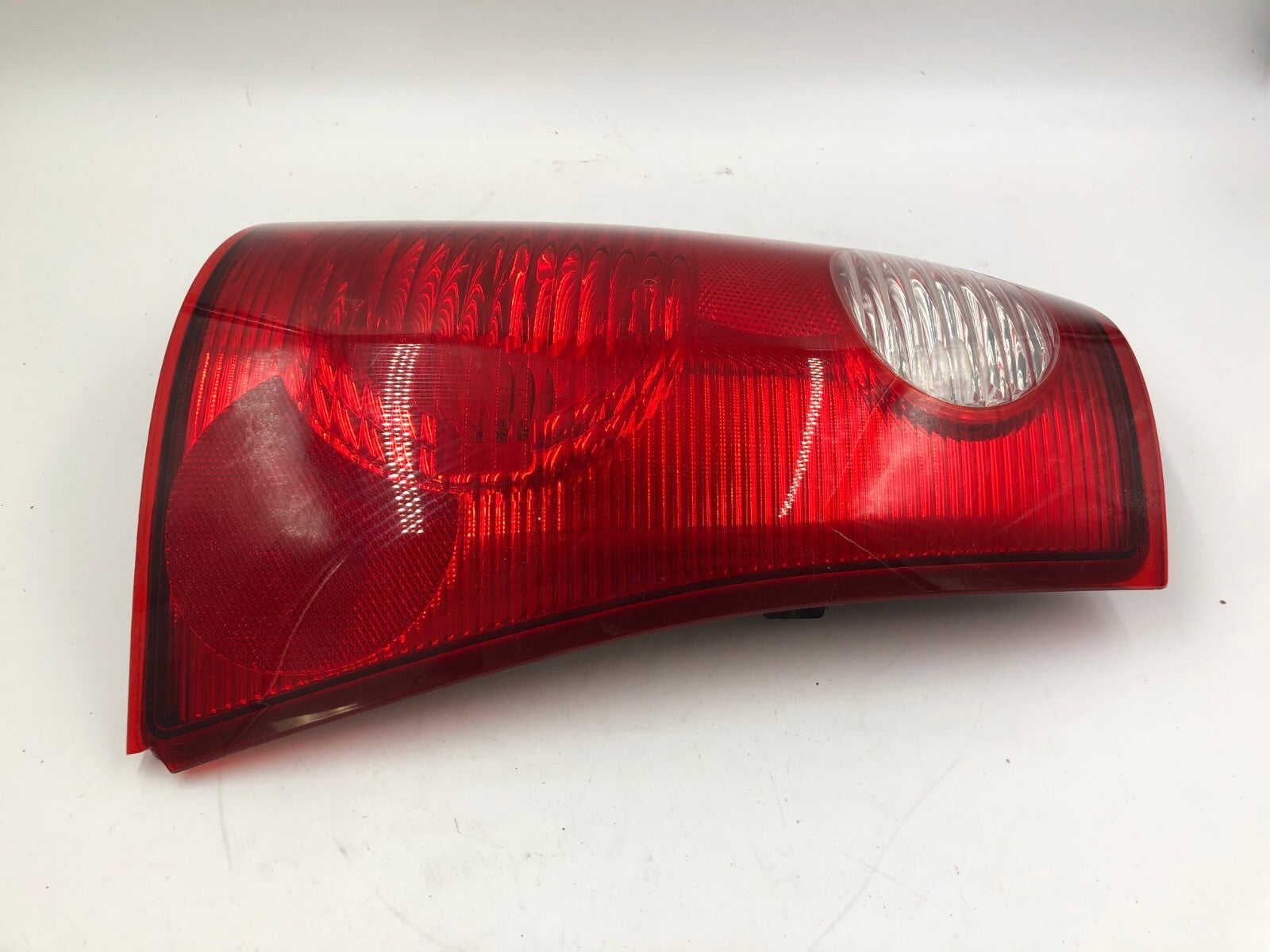 2001-2005 Ford Explorer Passenger Side Tail Light Taillight OEM D04B64005