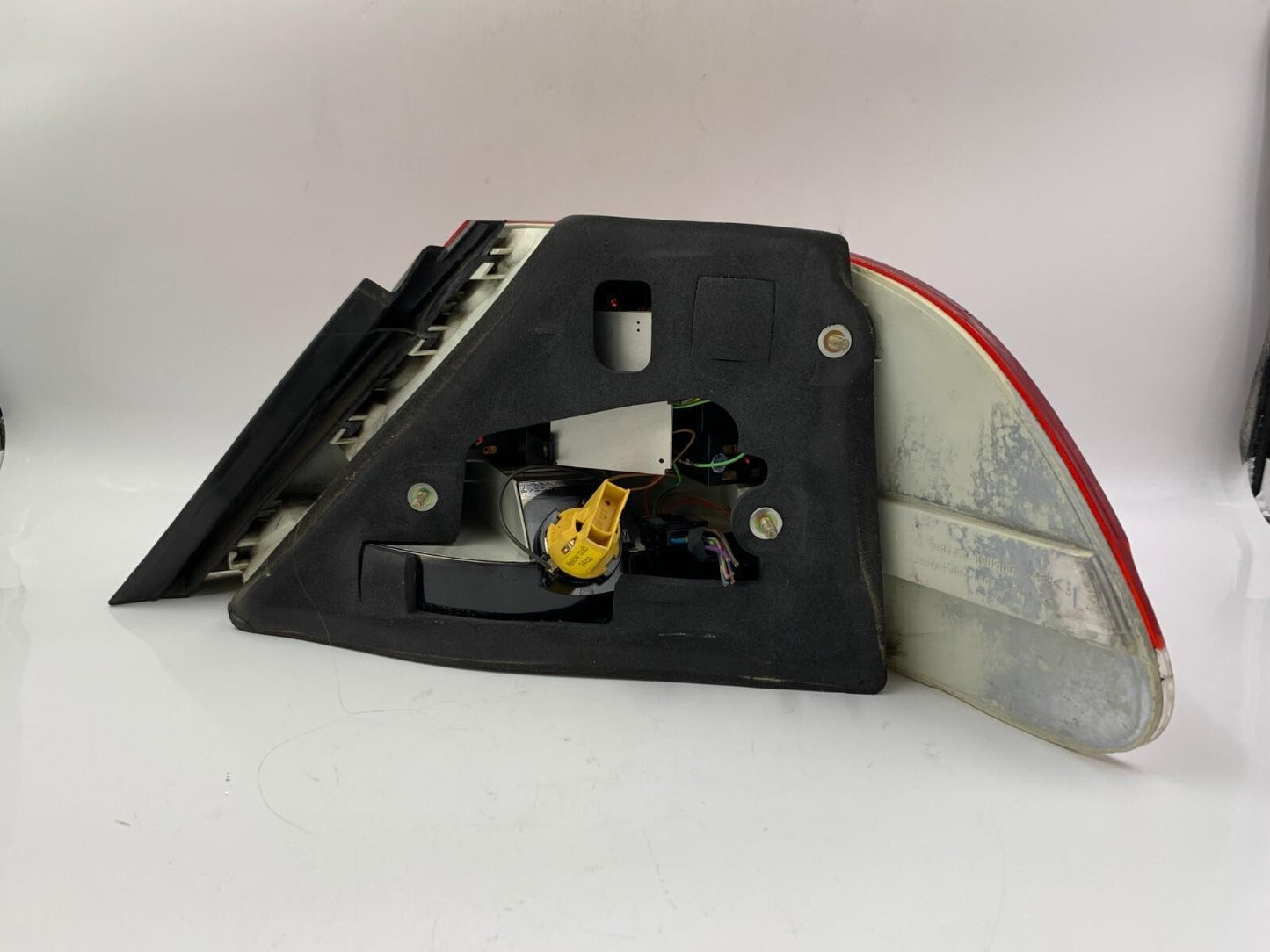 2002-2005 BMW 745i Driver Side Tail Light Taillight OEM D01B62002