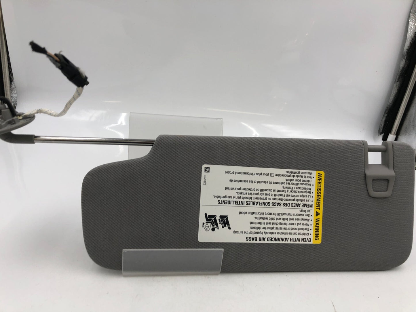 2019-2020 Chevrolet Equinox Passenger Sun Visor Gray Illuminated OEM C01B22062